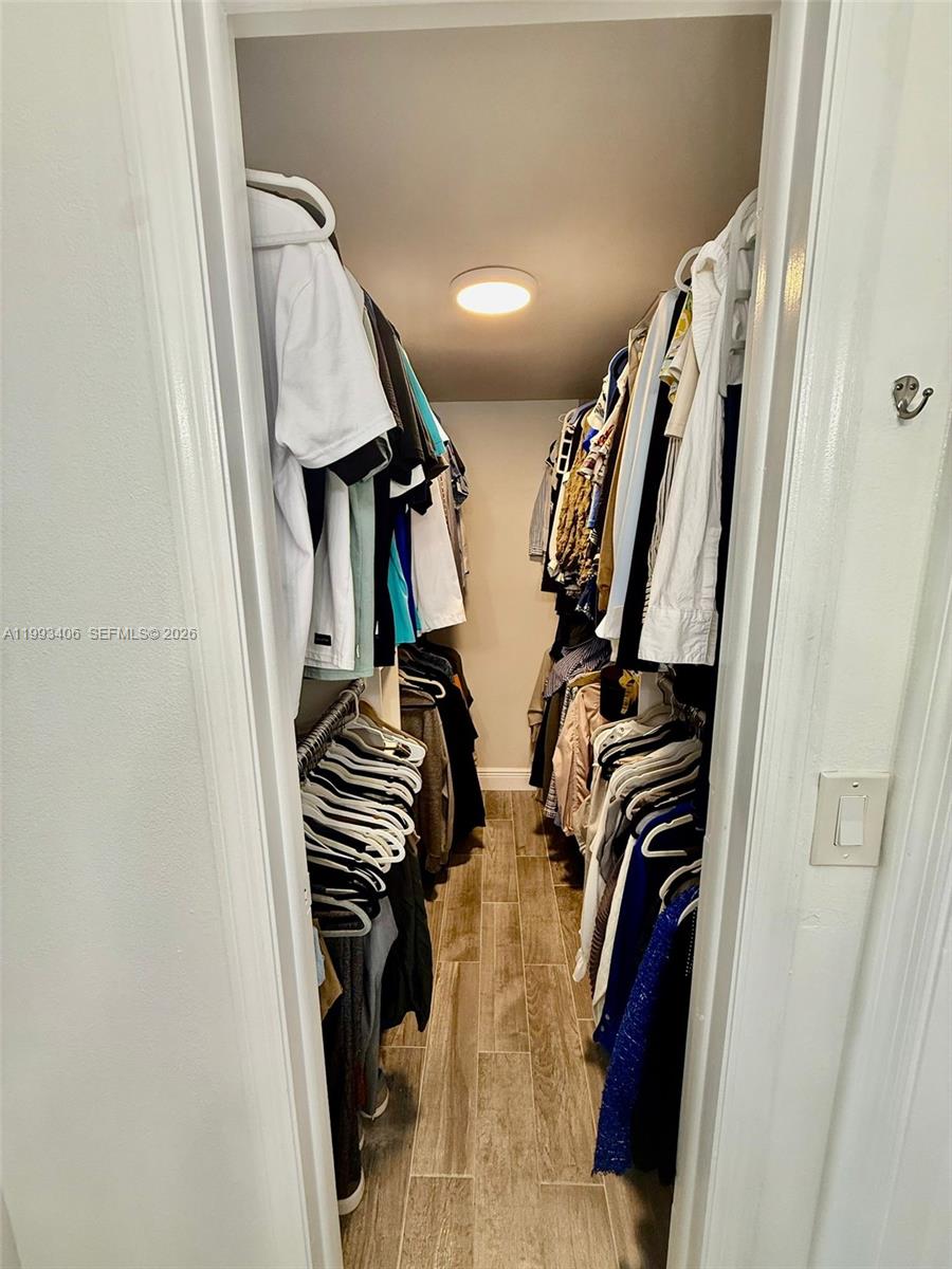 COUNTRY LAKES I CONDO PHAS - Residential