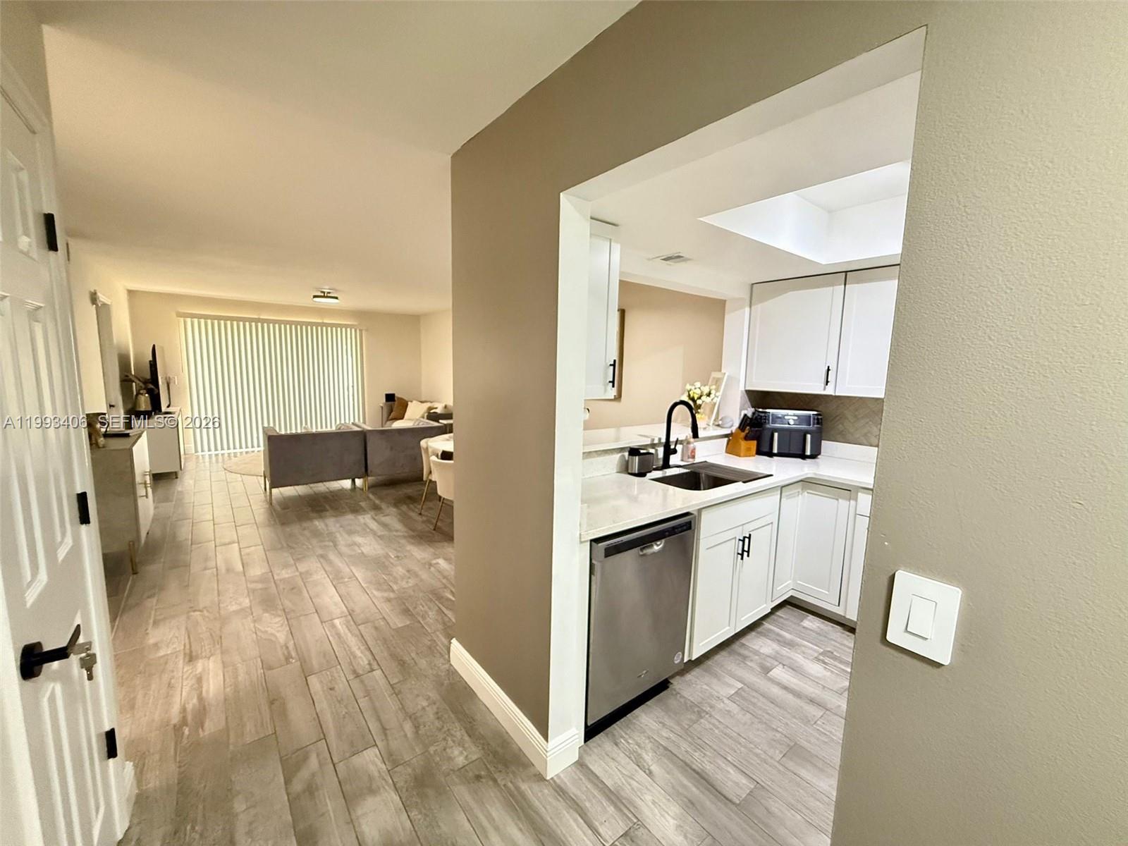 COUNTRY LAKES I CONDO PHAS - Residential