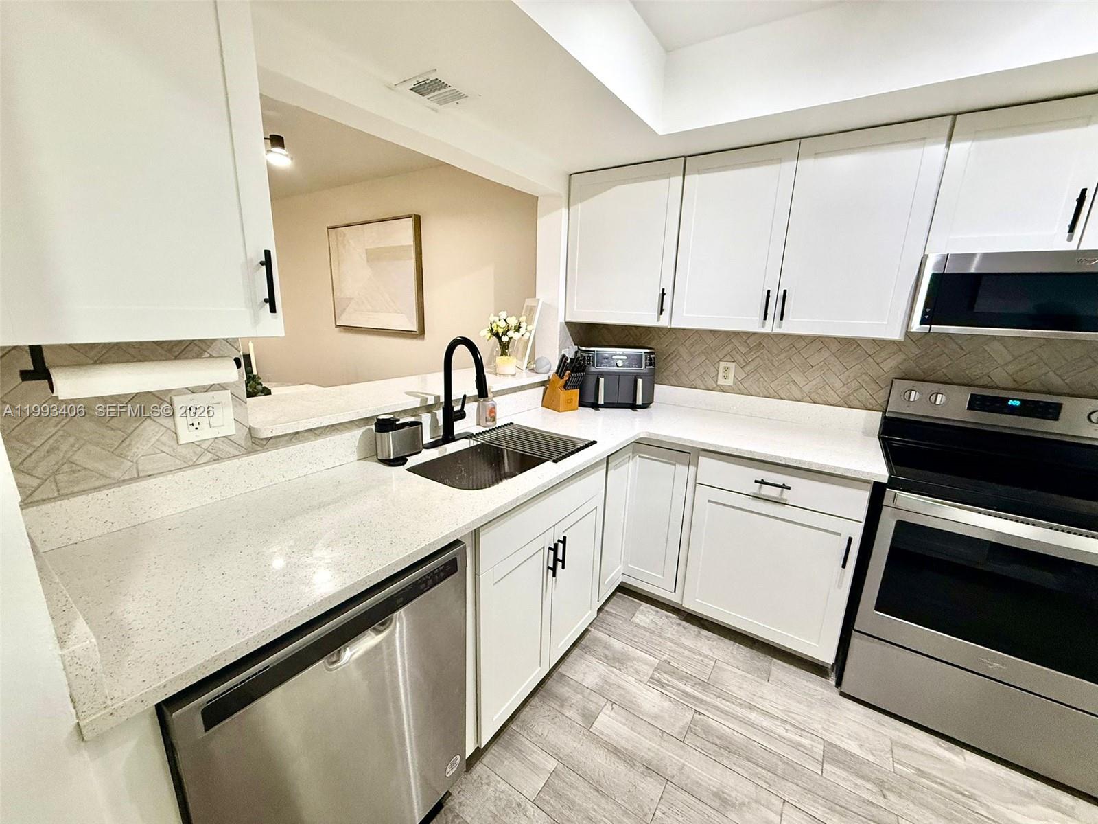 COUNTRY LAKES I CONDO PHAS - Residential