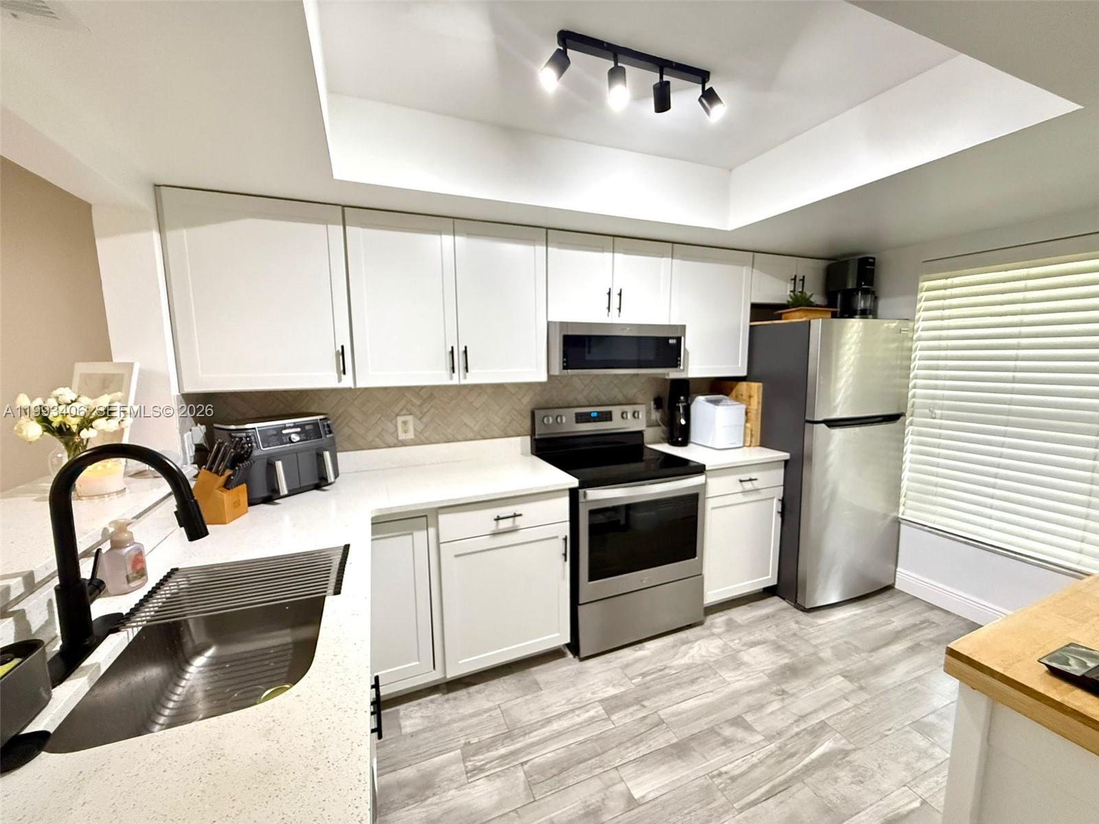 COUNTRY LAKES I CONDO PHAS - Residential