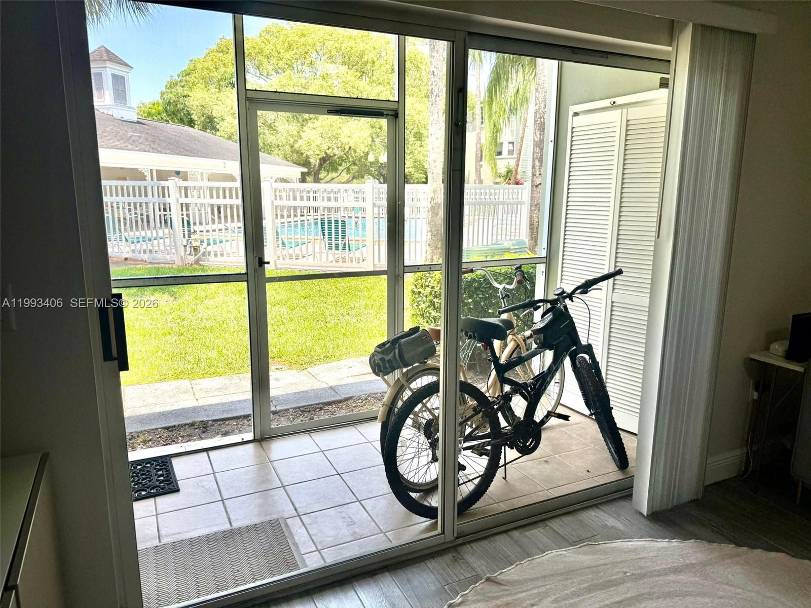 COUNTRY LAKES I CONDO PHAS - Residential