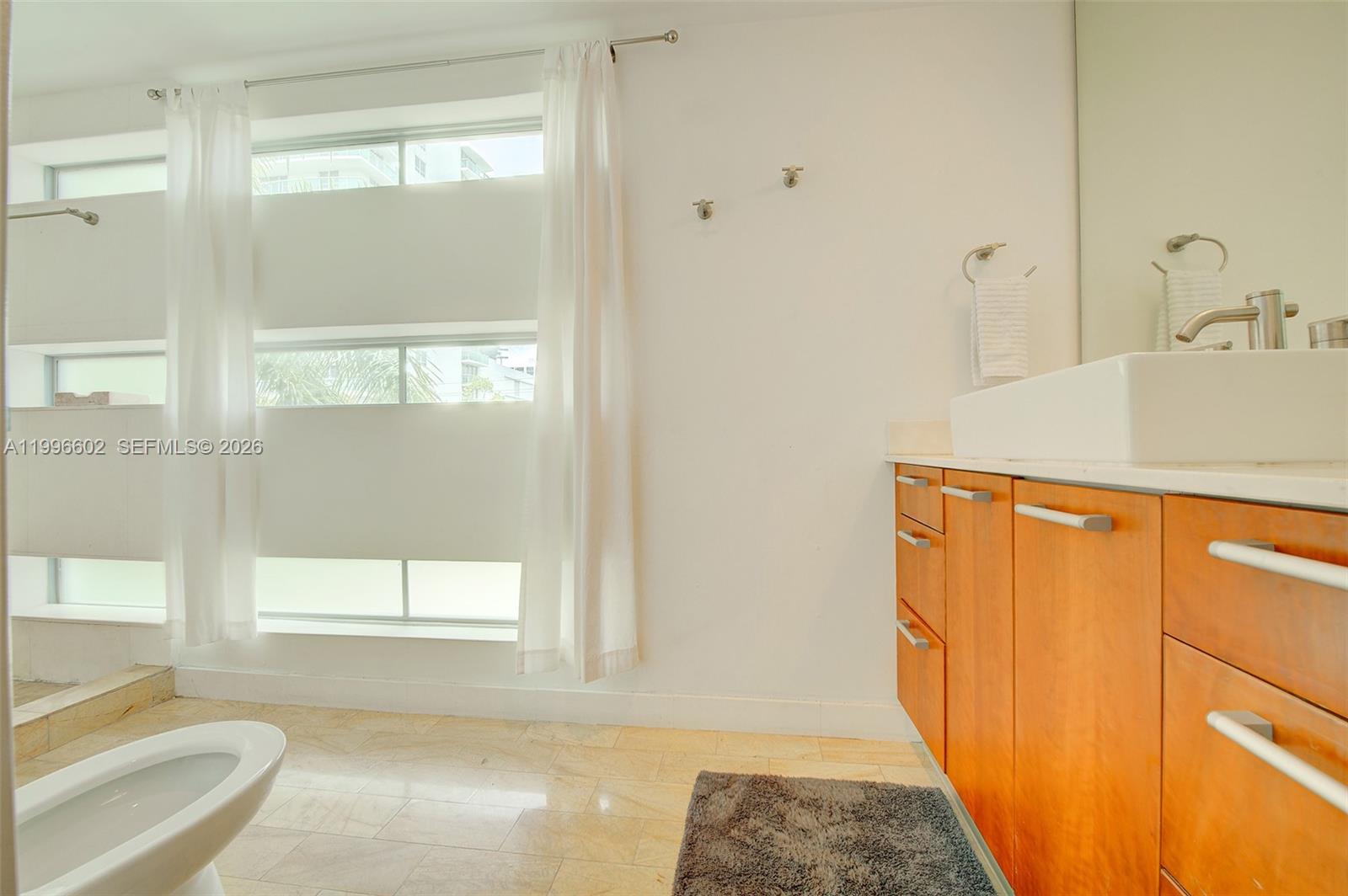 SO BE BAY CONDO - Residential Lease