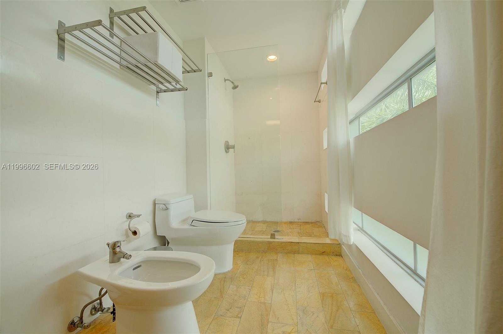 SO BE BAY CONDO - Residential Lease