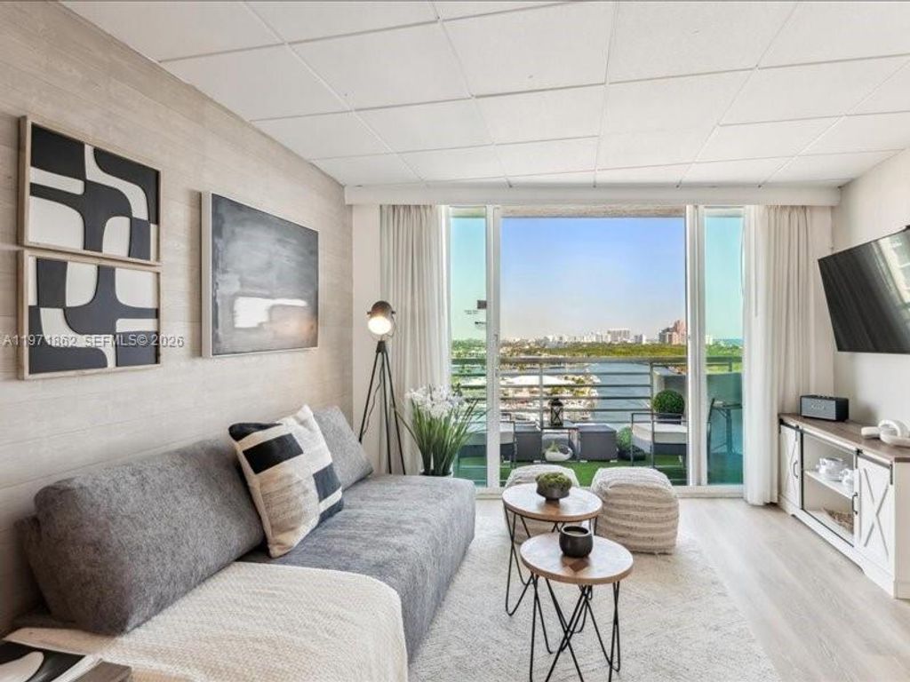 Photo of 2670 E Sunrise Blvd #1428, Fort Lauderdale, FL 33304 (MLS # A11971862)