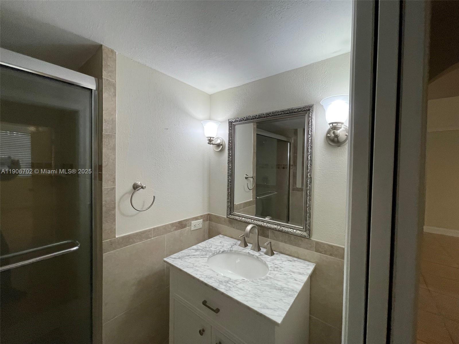 CARRINGTON AT COCONUT CRE - Residential Lease