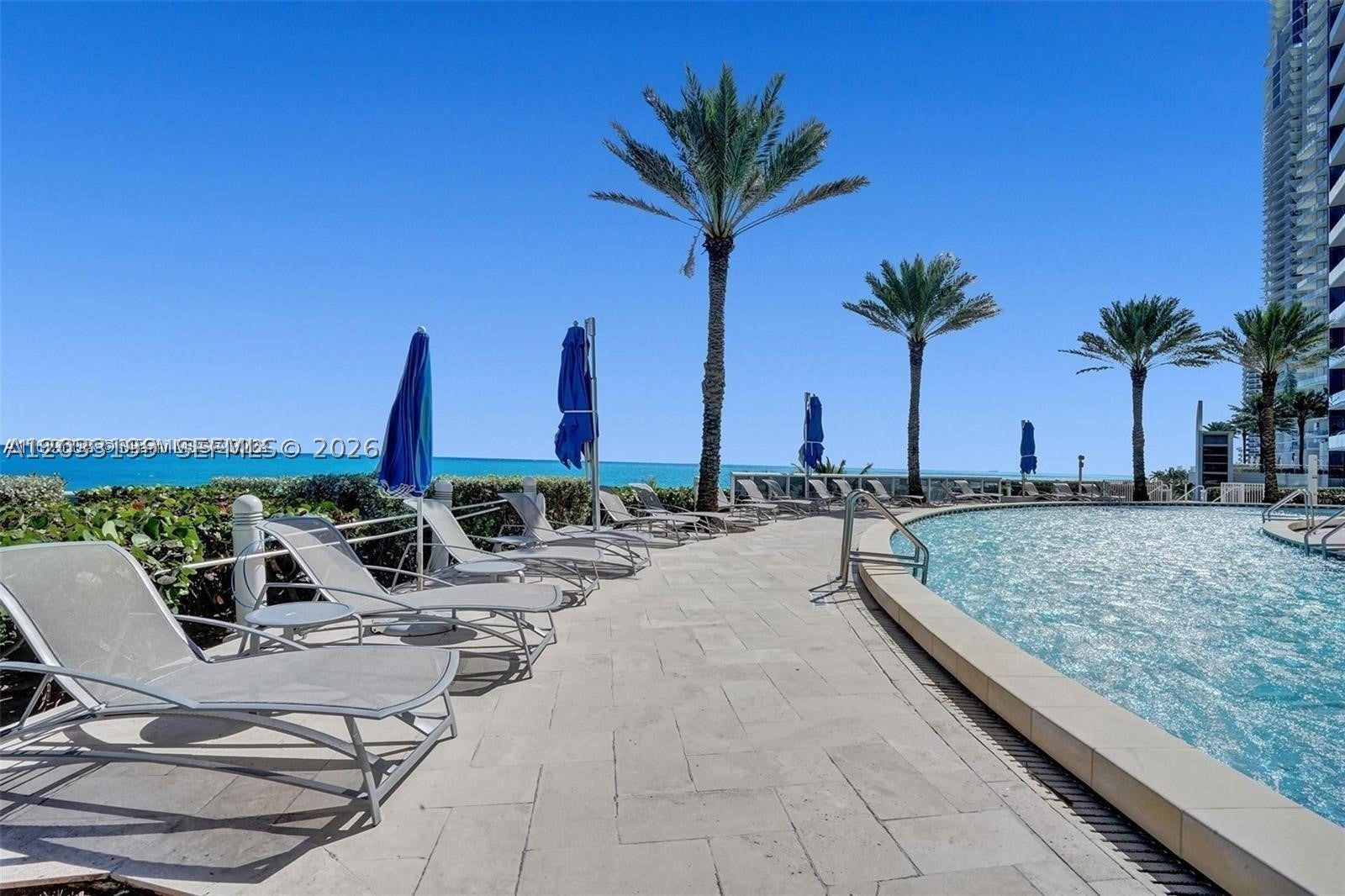 17201 Collins Ave 2209