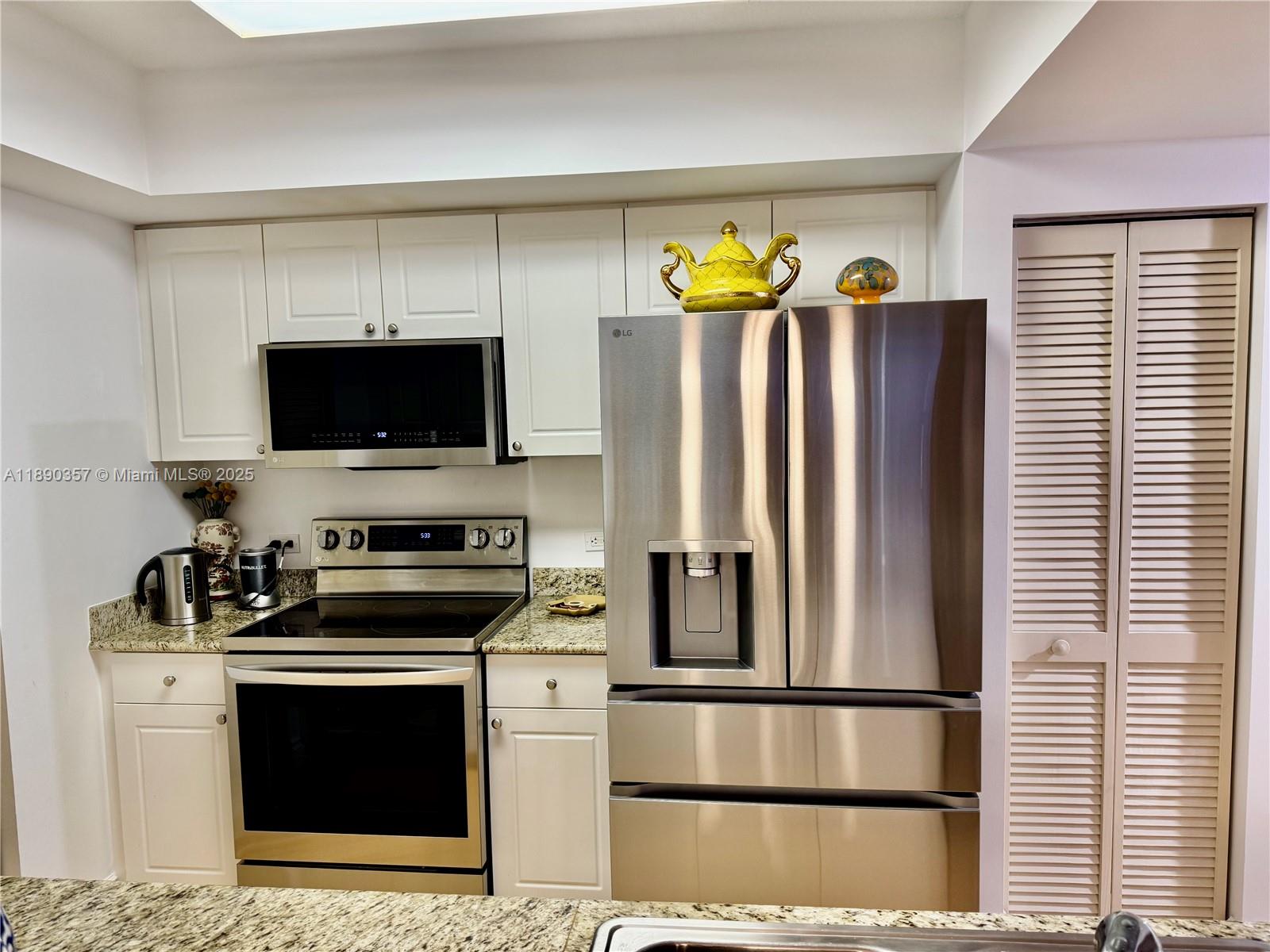 TURNBERRY ON THE GREEN CO - Residential Lease