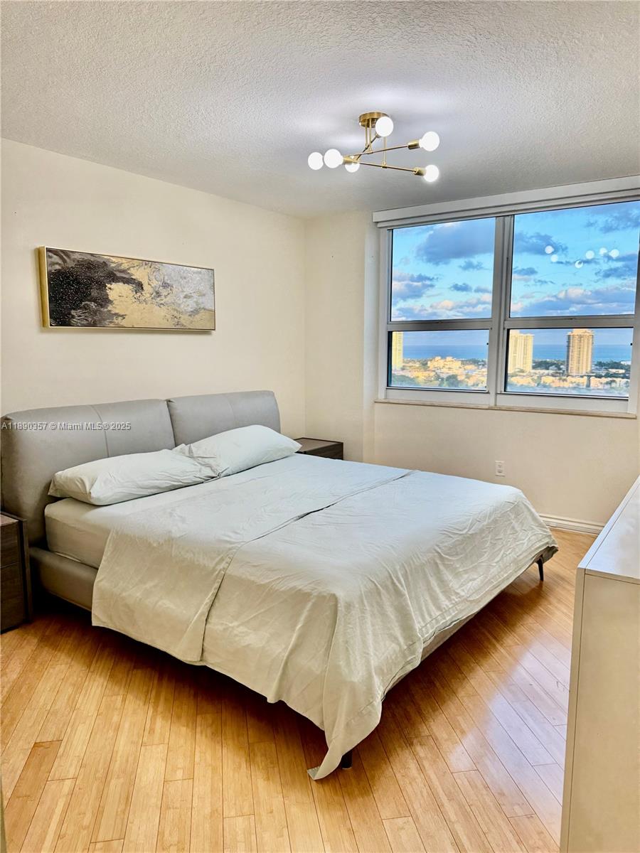 TURNBERRY ON THE GREEN CO - Residential Lease