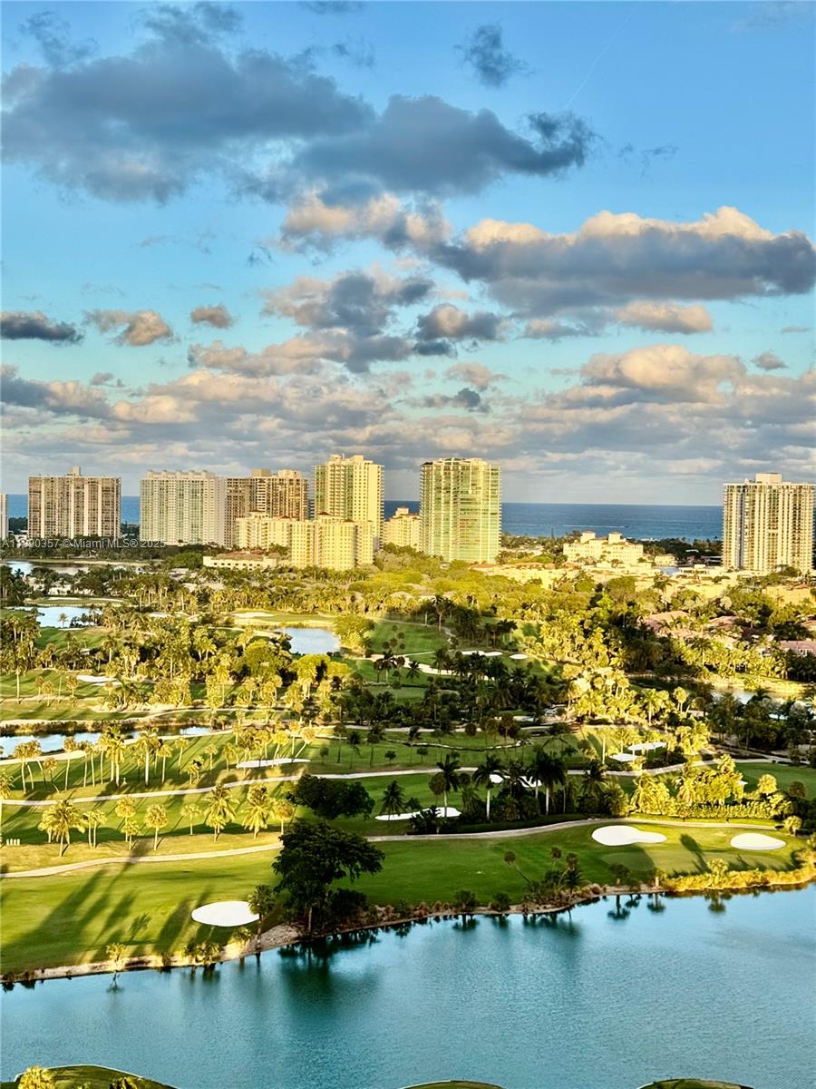 TURNBERRY ON THE GREEN CO - Residential Lease