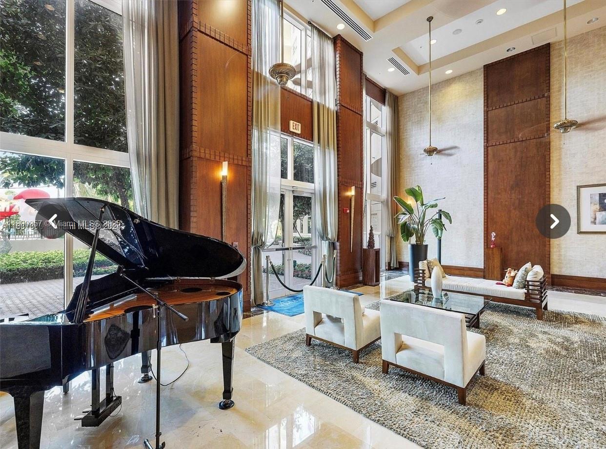 TURNBERRY ON THE GREEN CO - Residential Lease