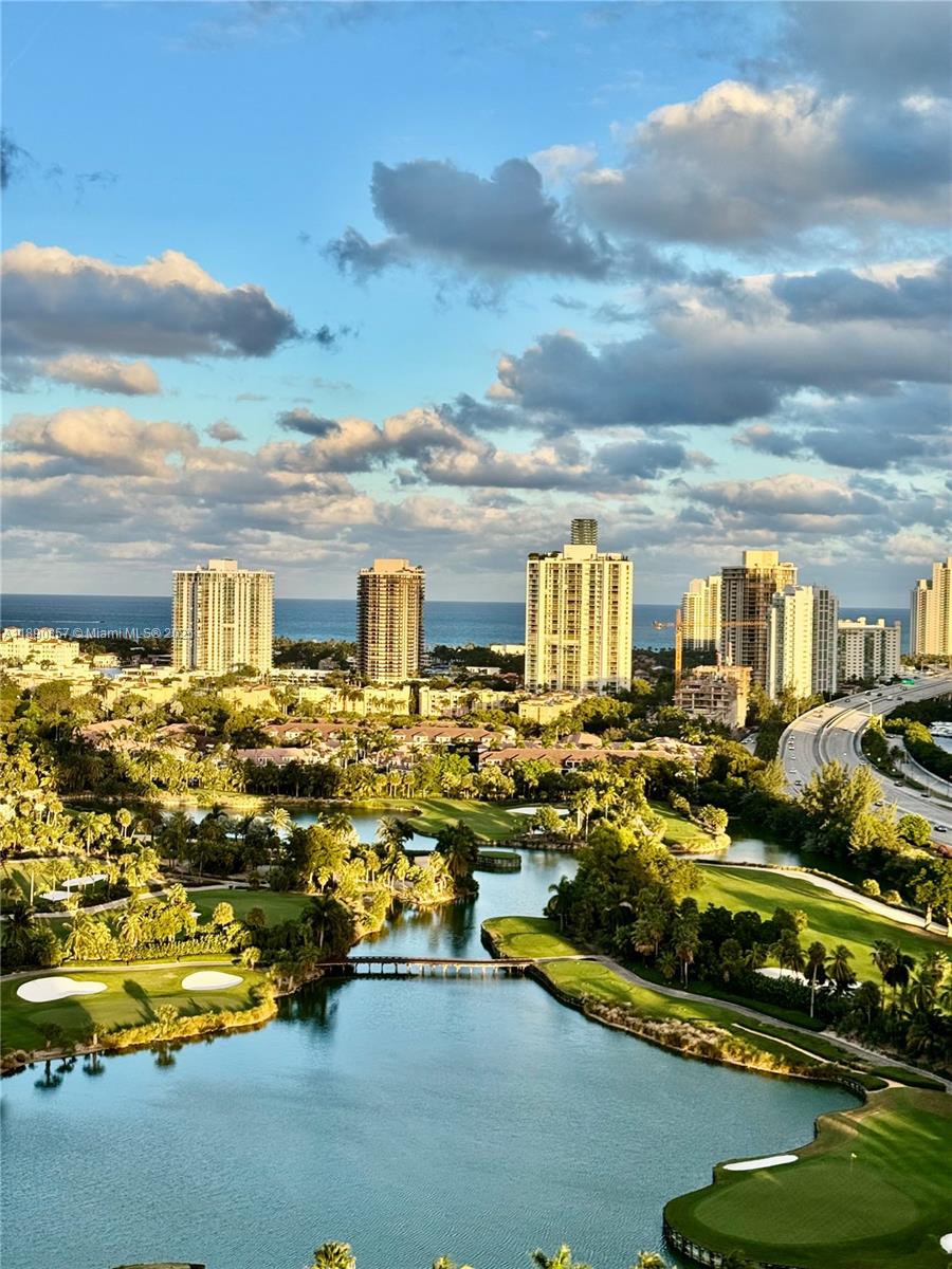 TURNBERRY ON THE GREEN CO - Residential Lease