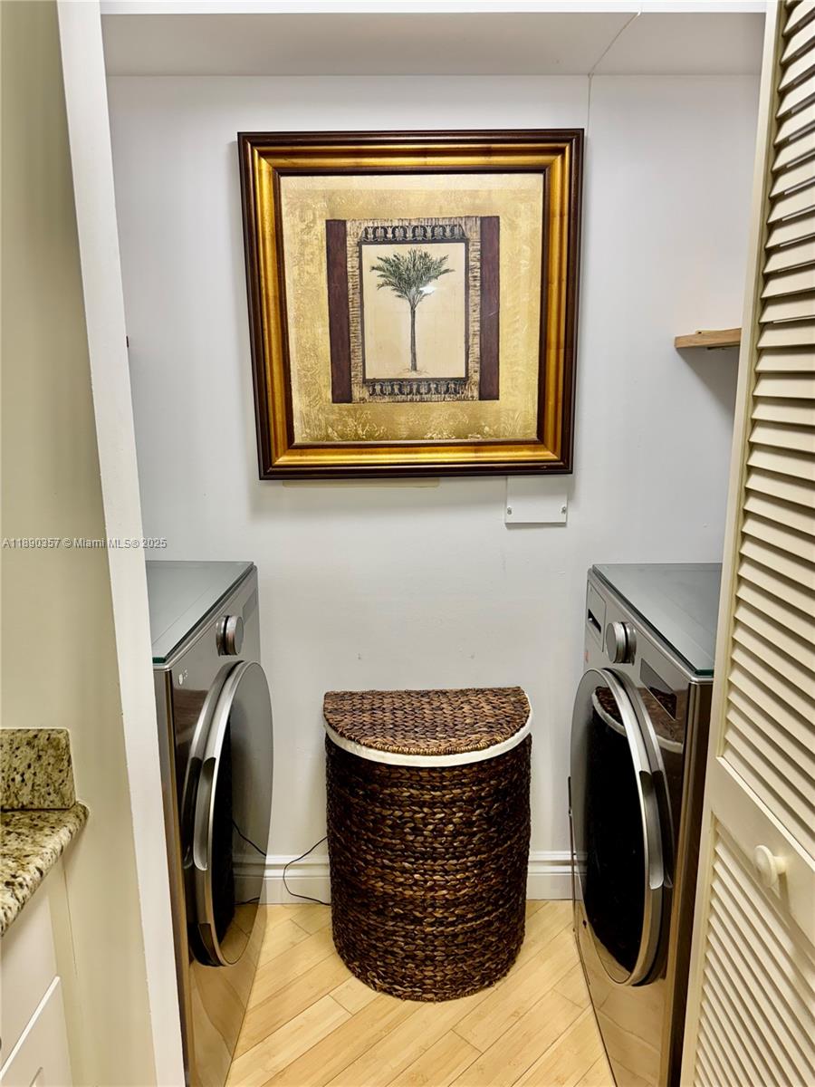 TURNBERRY ON THE GREEN CO - Residential Lease