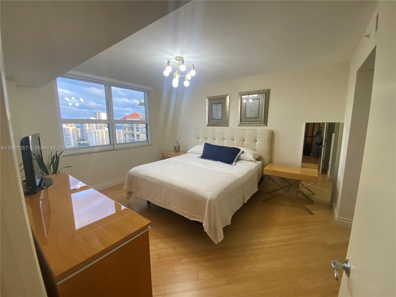TURNBERRY ON THE GREEN CO - Residential Lease
