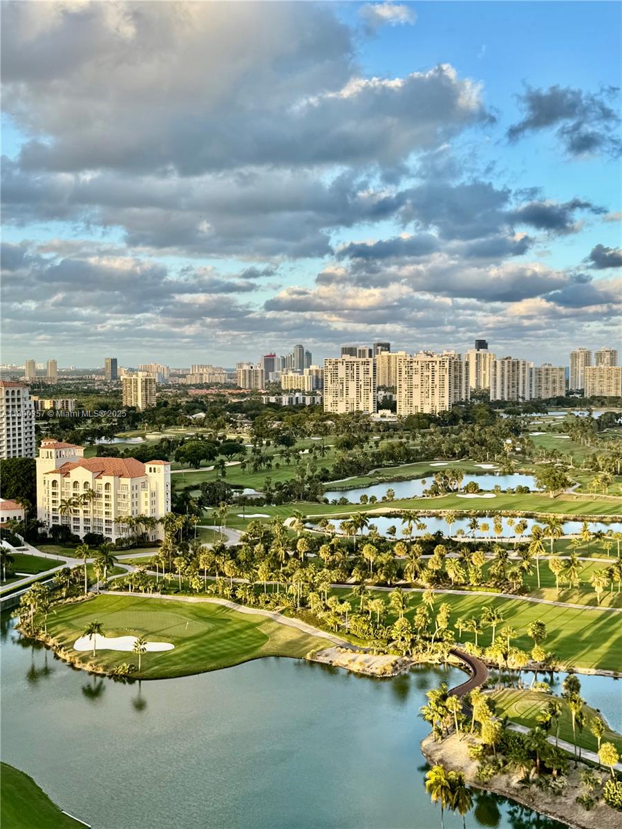 TURNBERRY ON THE GREEN CO - Residential Lease