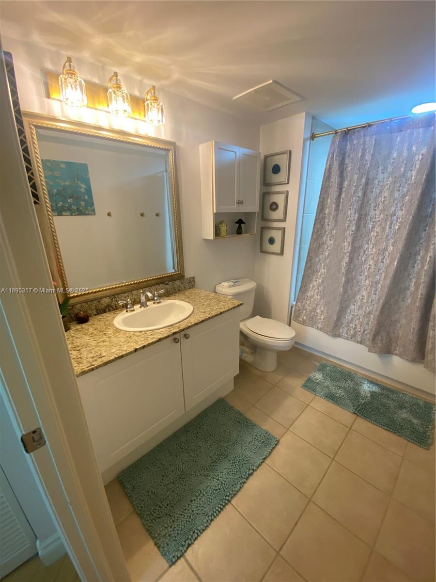 TURNBERRY ON THE GREEN CO - Residential Lease