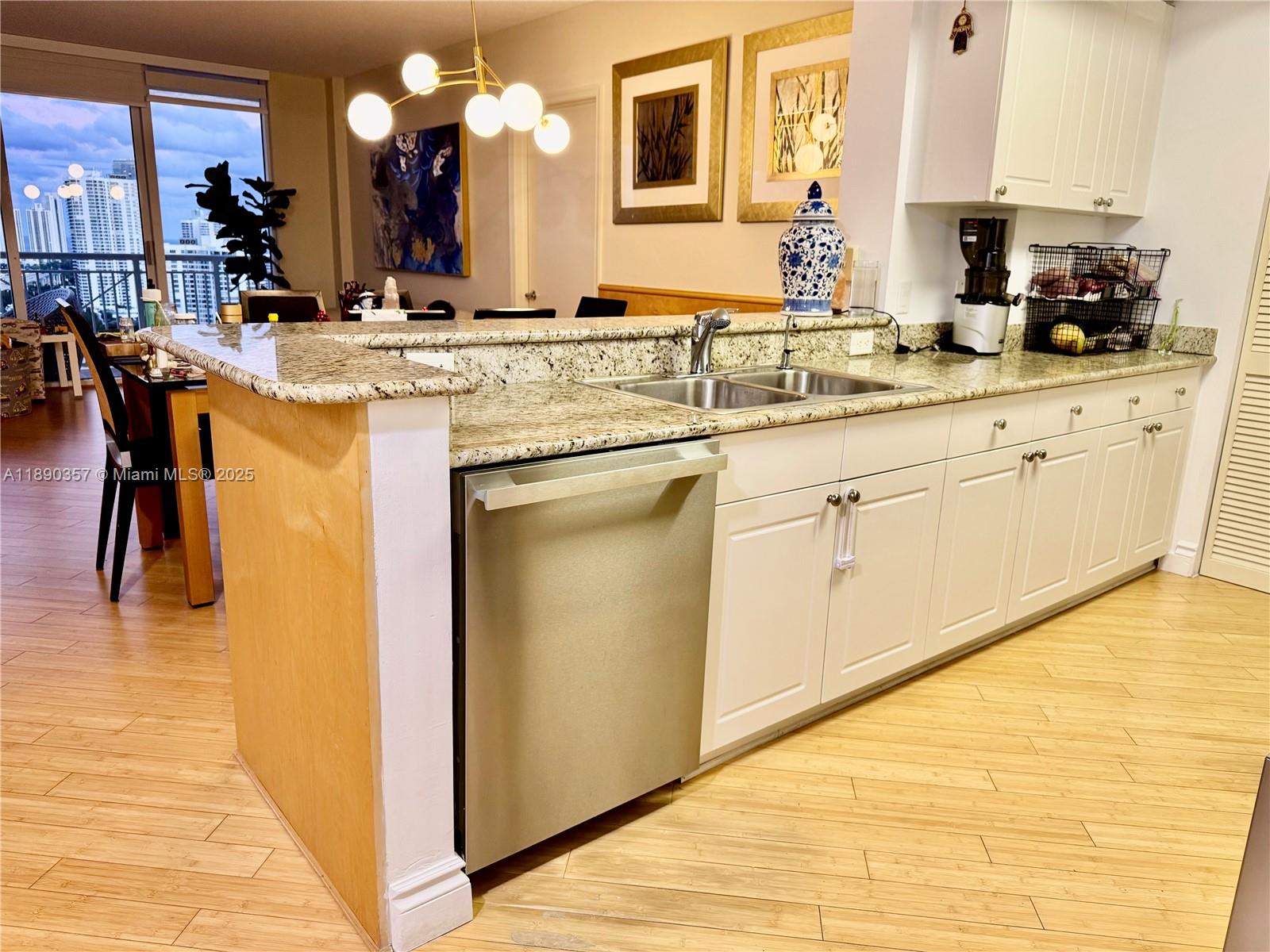 TURNBERRY ON THE GREEN CO - Residential Lease