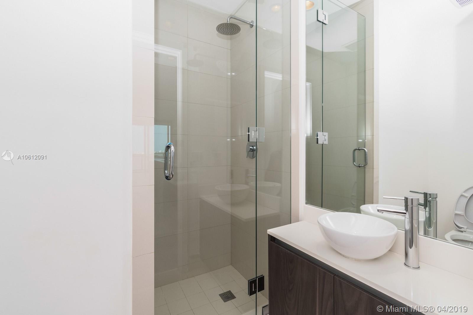 GRAN PARAISO - Residential Lease