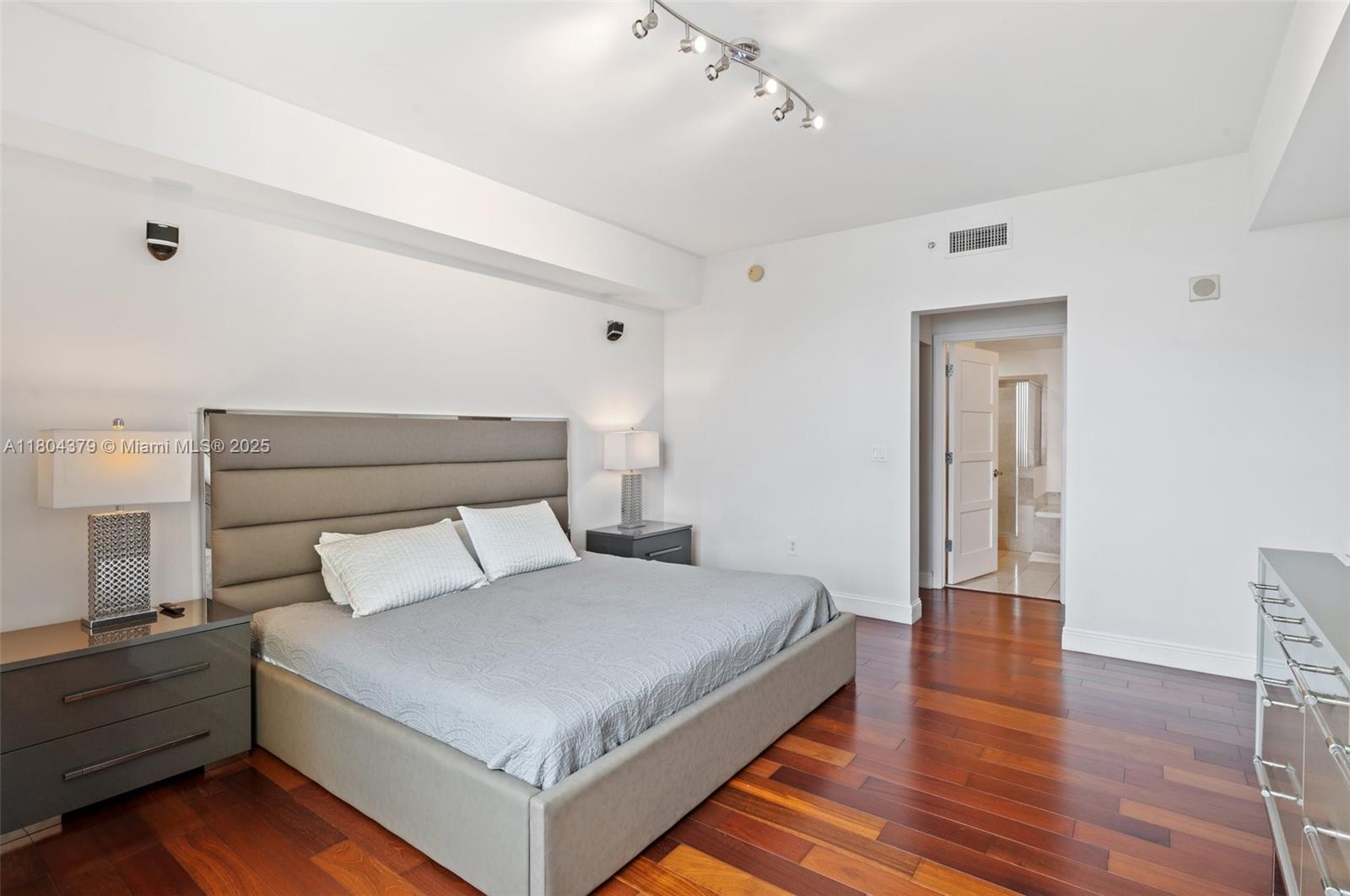 AVENTURA MARINA CONDO NUM - Residential