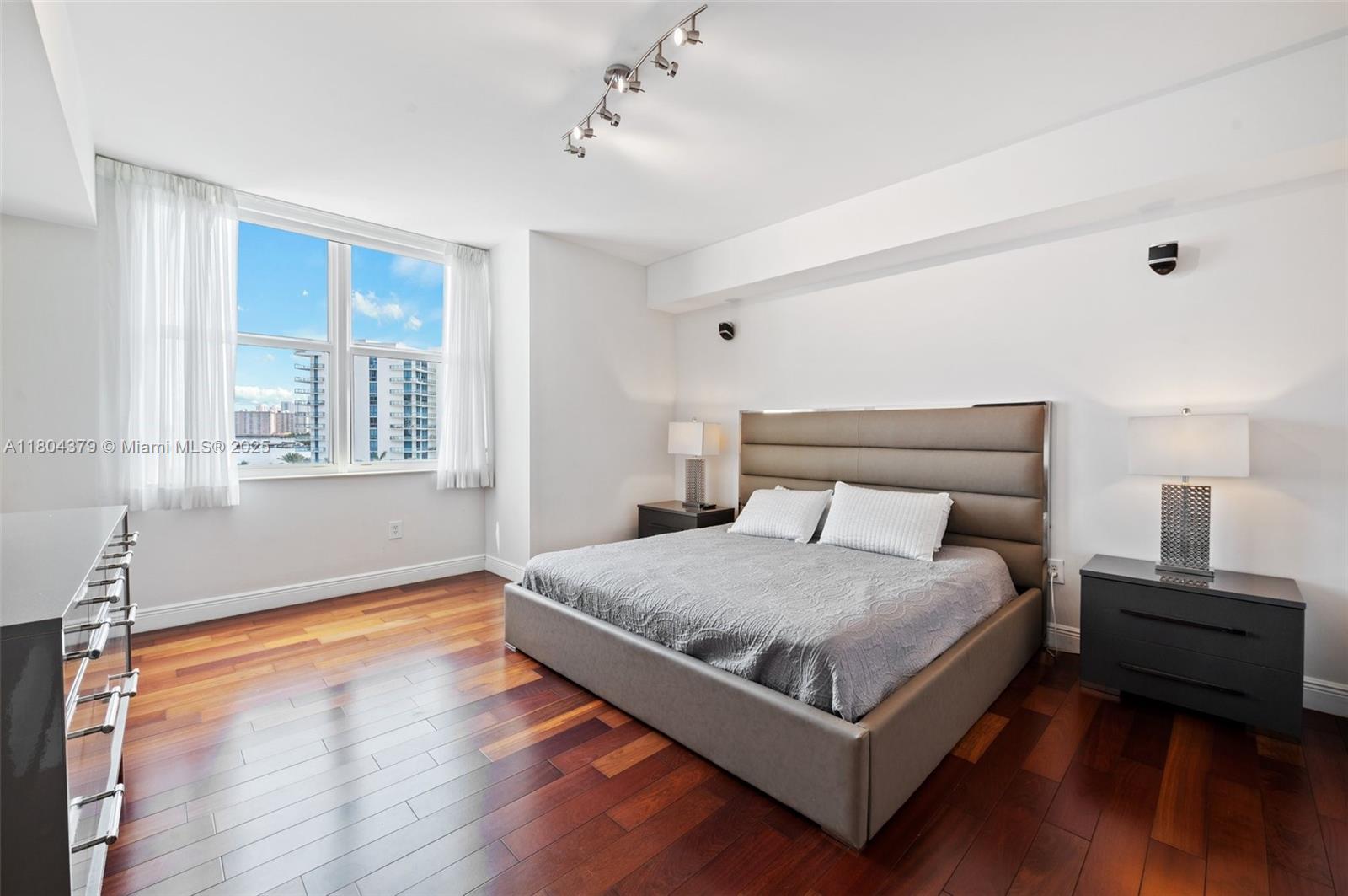 AVENTURA MARINA CONDO NUM - Residential