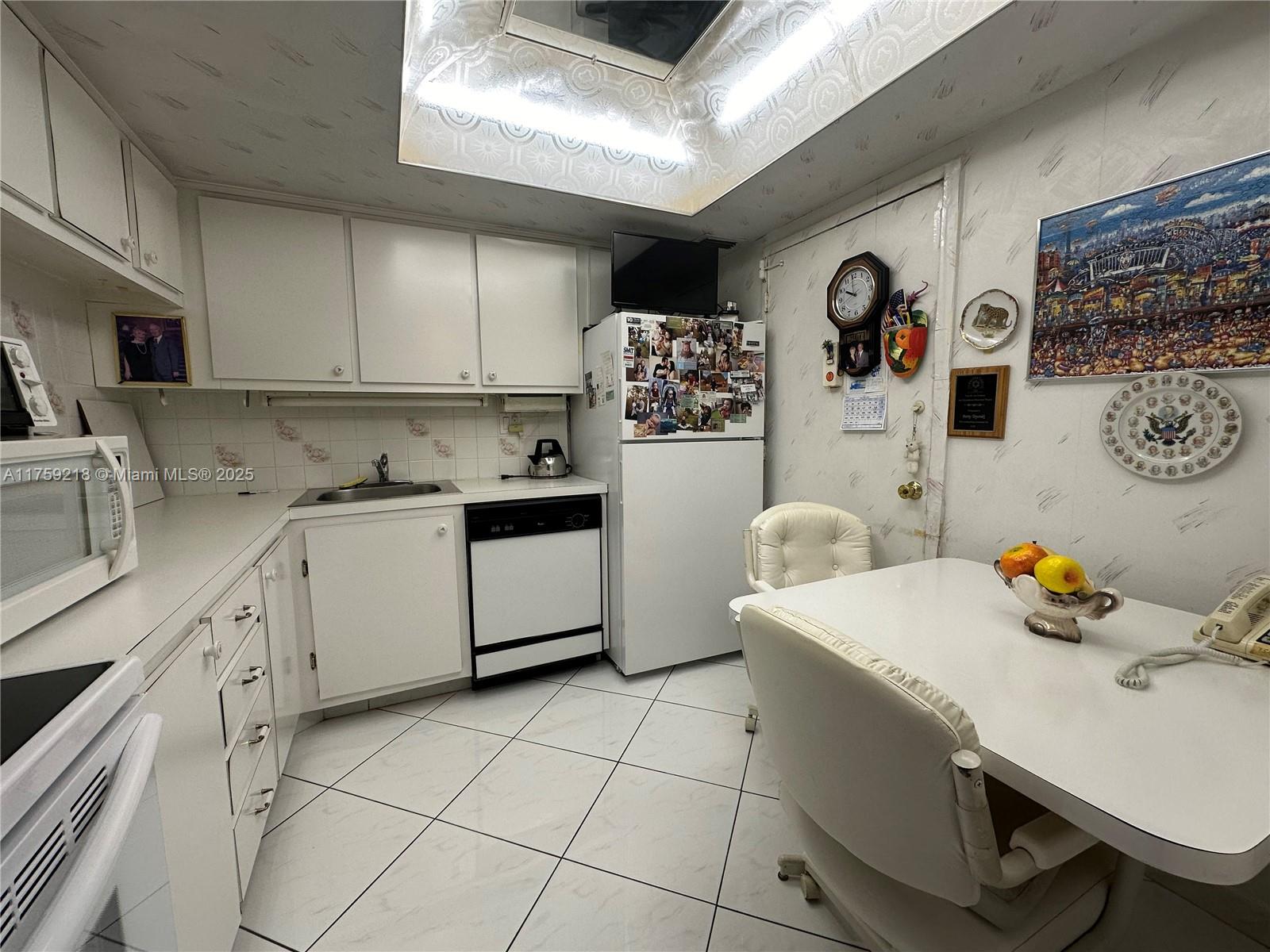 PARKER DORADO CONDO - Residential