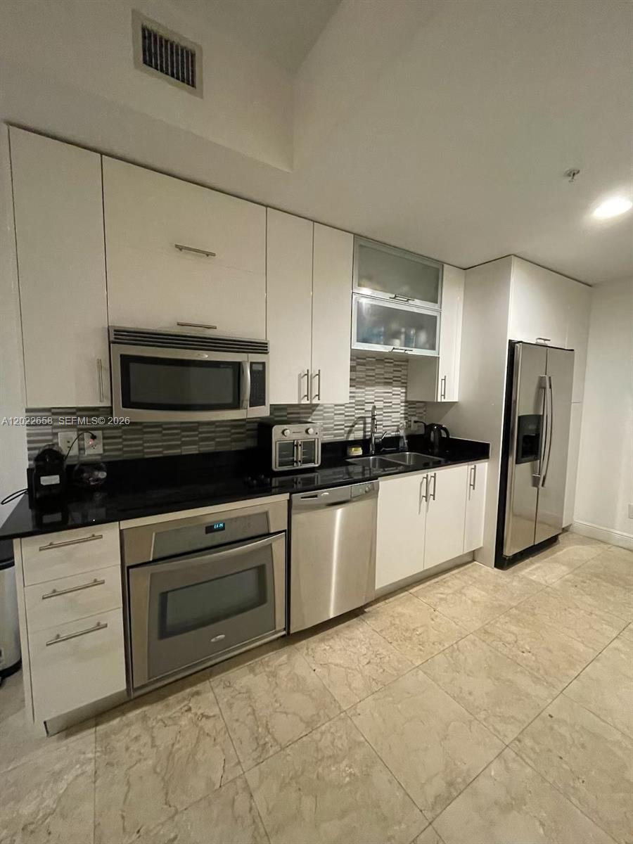 60 SW 13th St 2210