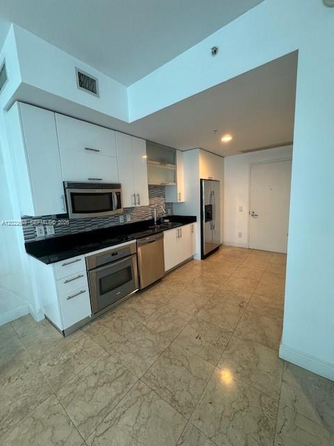 60 SW 13th St 2210