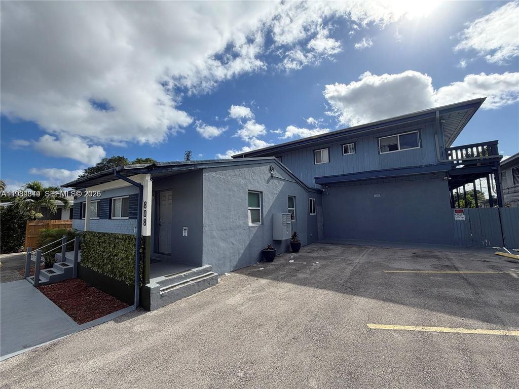 Photo of 808 NW 19th St #D, Fort Lauderdale, FL 33311 (MLS # A11984349)