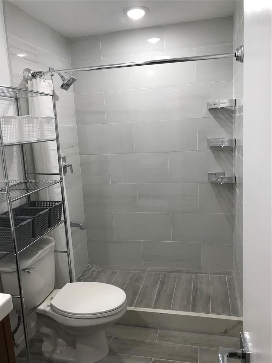 WOODSIDE IN KENDALL CONDO - Residential Lease