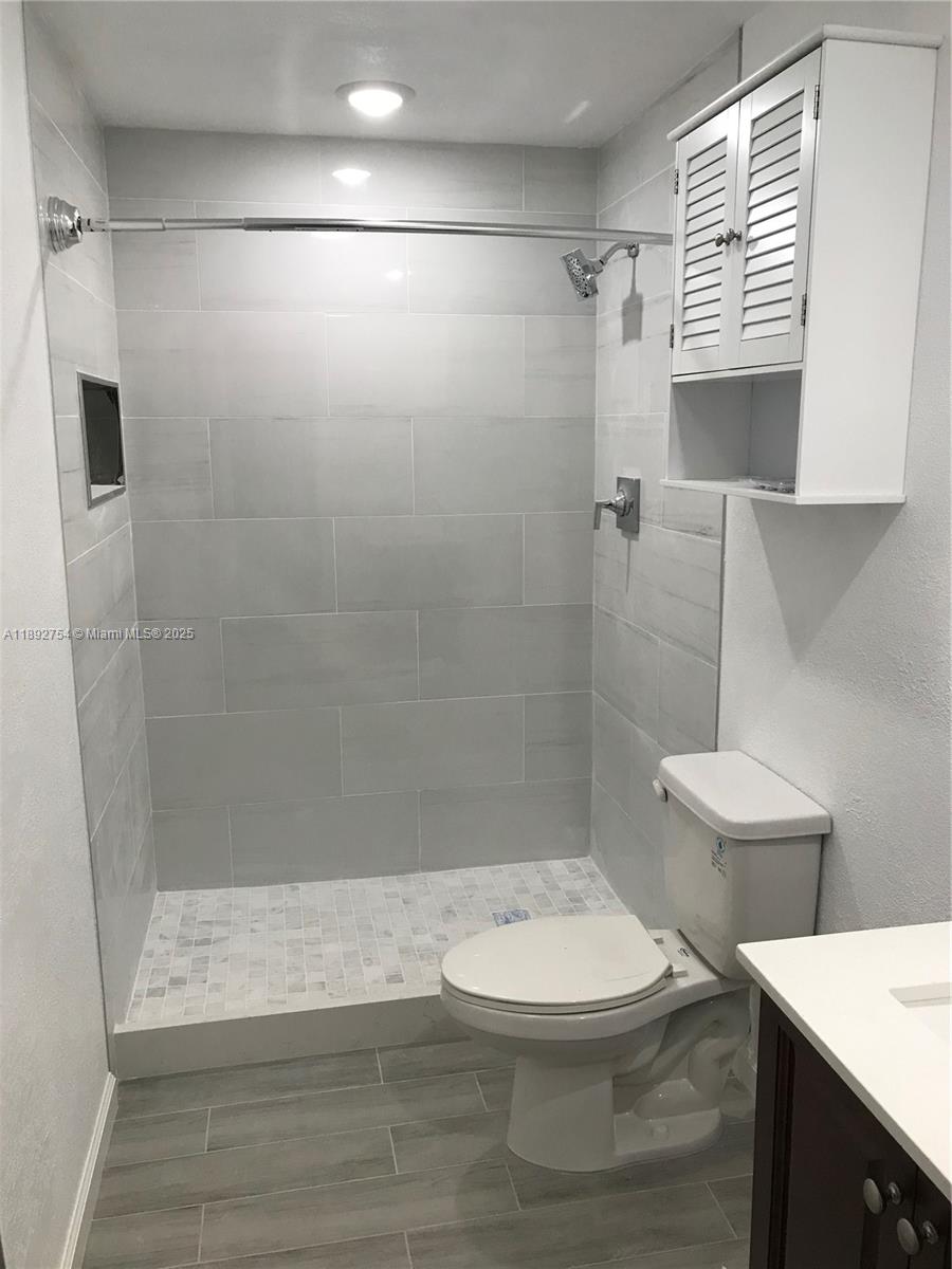 WOODSIDE IN KENDALL CONDO - Residential Lease