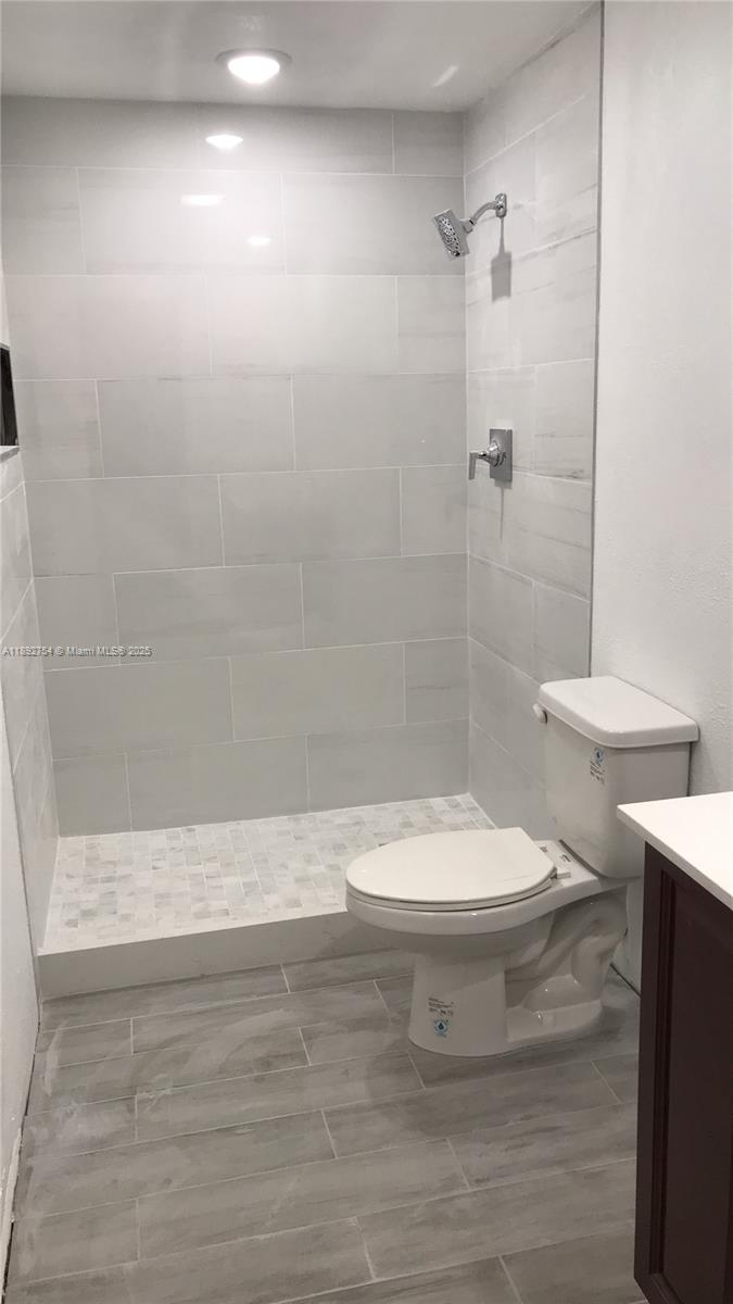WOODSIDE IN KENDALL CONDO - Residential Lease