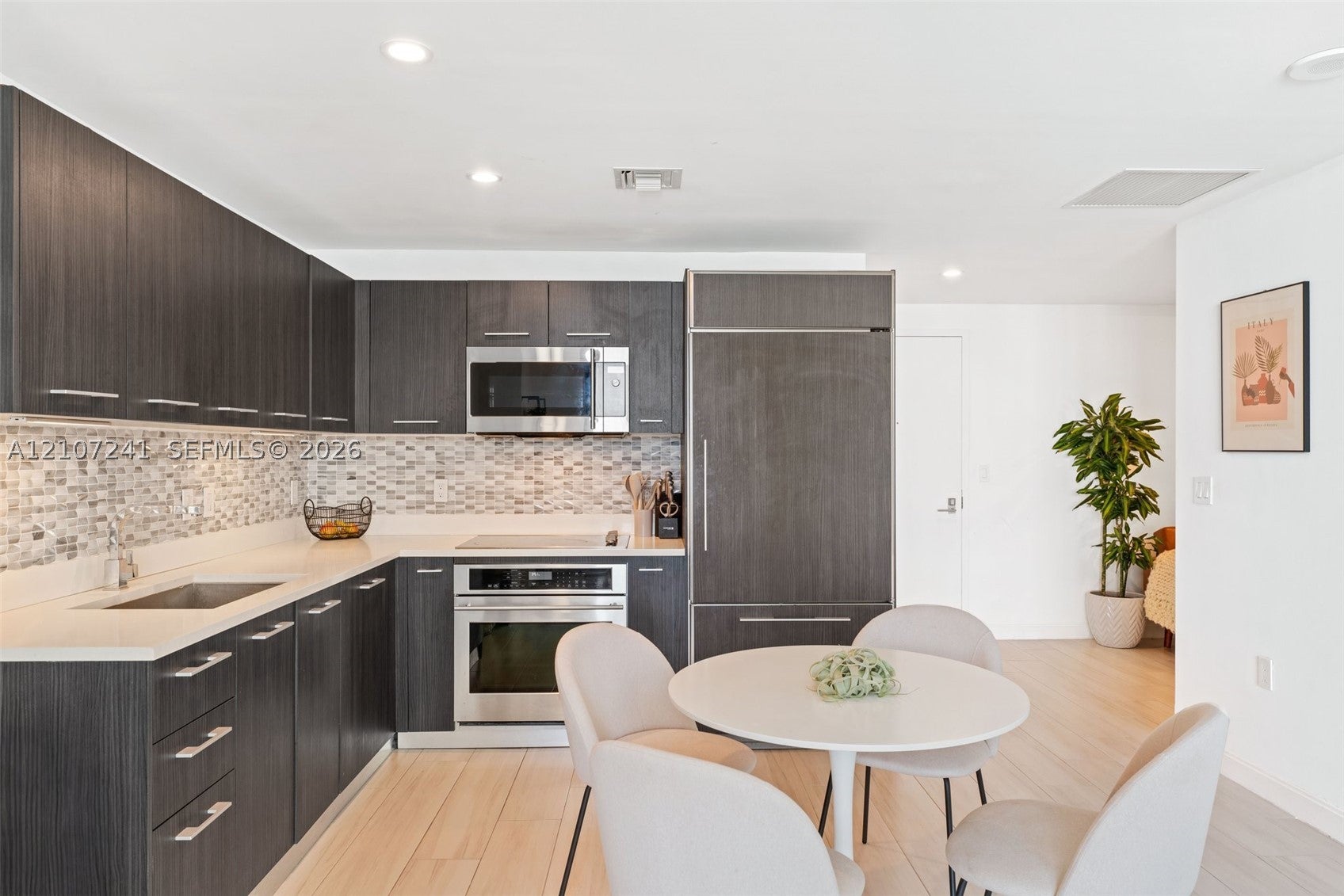 45 SW 9th St 4002