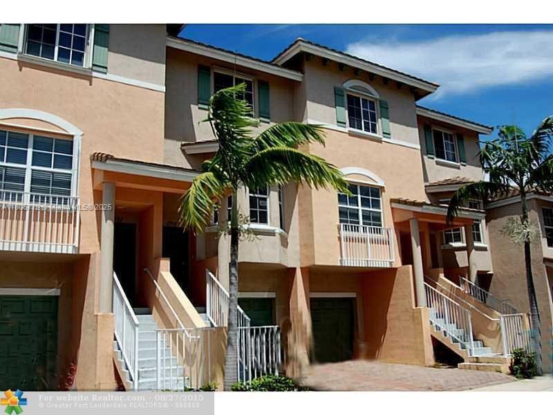 3 BED 3 BATH ALL TILED, GRANITE COUNTER TOPS, UPDATED KITCHEN, CENTRAL AC, WASHER AND DRYER. THIS UNIQUE VILLA OFFERS Its OWN ATTACHED GARAGE, GREAT FOR STORAGE AND PARKING AN EXTRA CAR ALONG WITH DRIVEWAY WITH ANOTHER CAR SPACE. LAUNDRY ROOM INSIDE. LOCATED AT PRESERVES AT BOYNTON BEACH