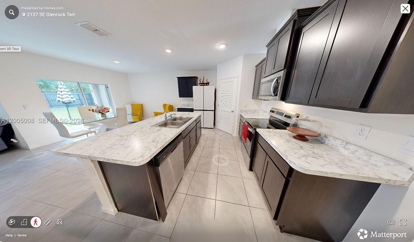 2137 SE Glenrock Ter