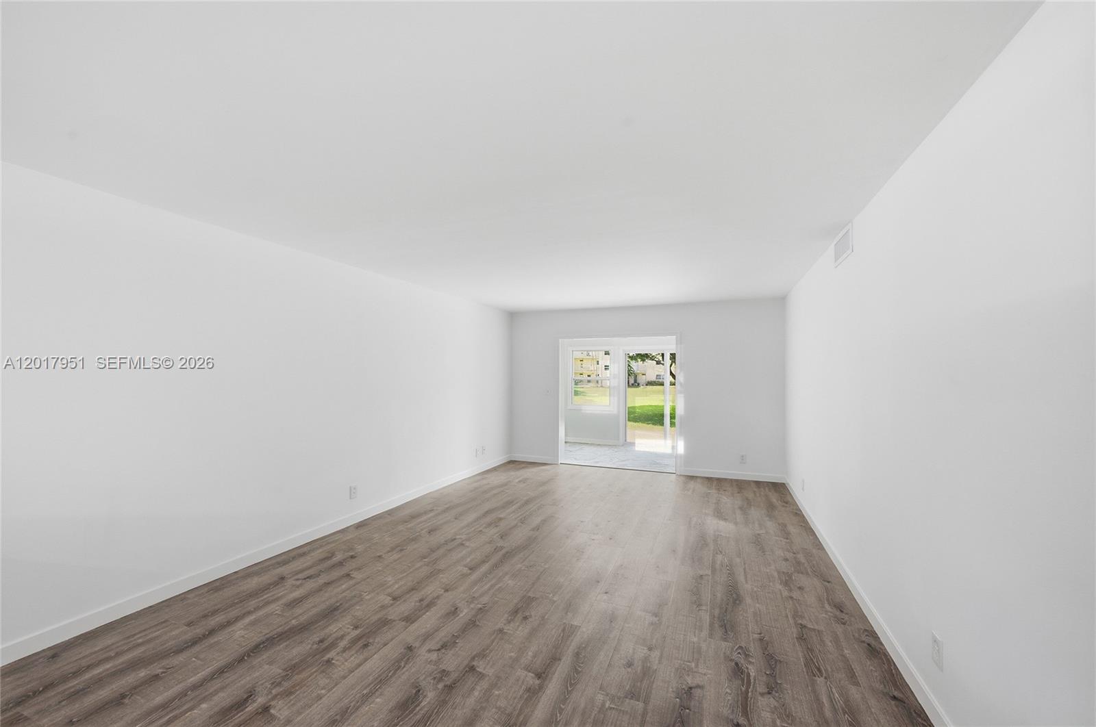 VILLAGE ROYALE FOREST GREE - Residential