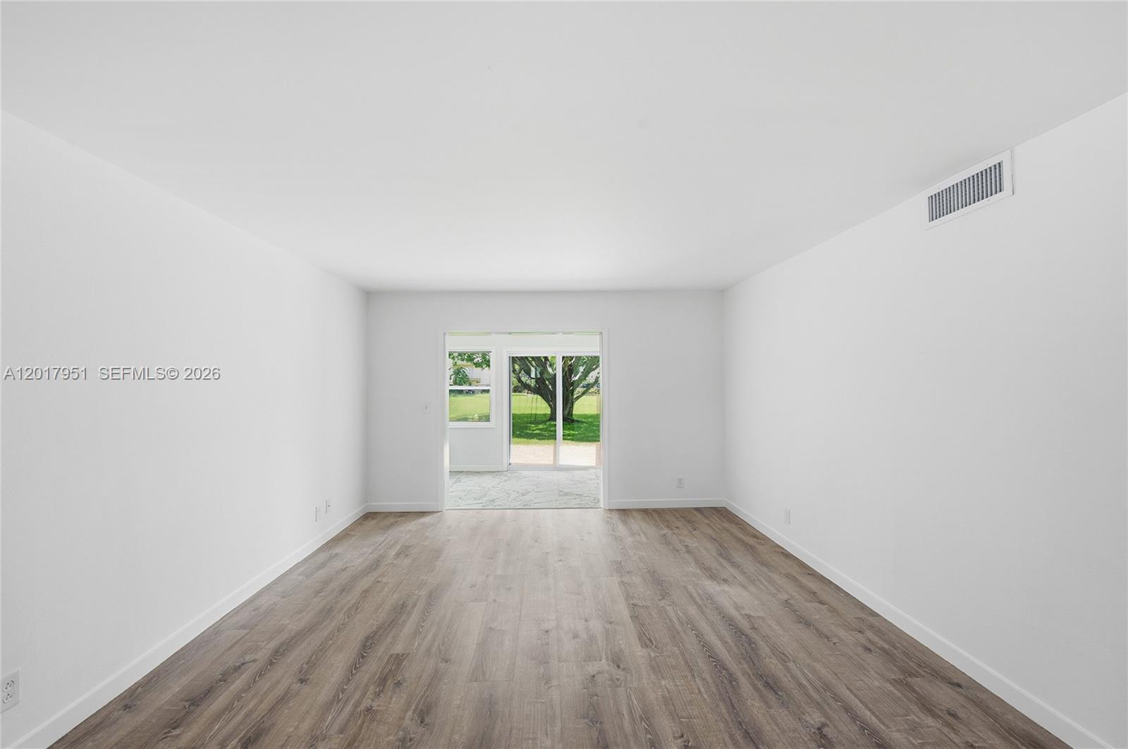 VILLAGE ROYALE FOREST GREE - Residential