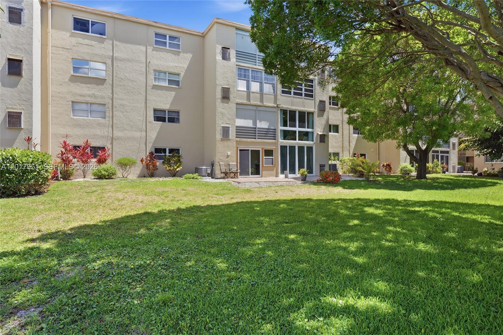 VILLAGE ROYALE FOREST GREE - Residential
