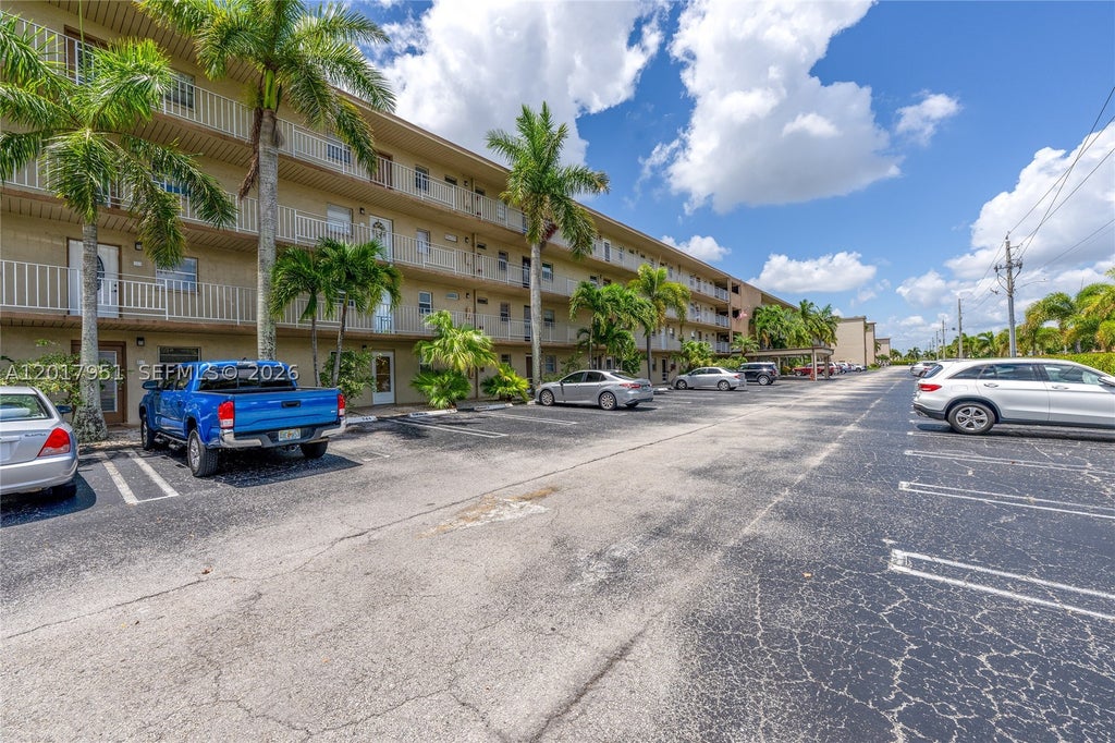 Photo of 330 NE 26th Ave #1120, Boynton Beach, FL 33435 (MLS # A12017951)
