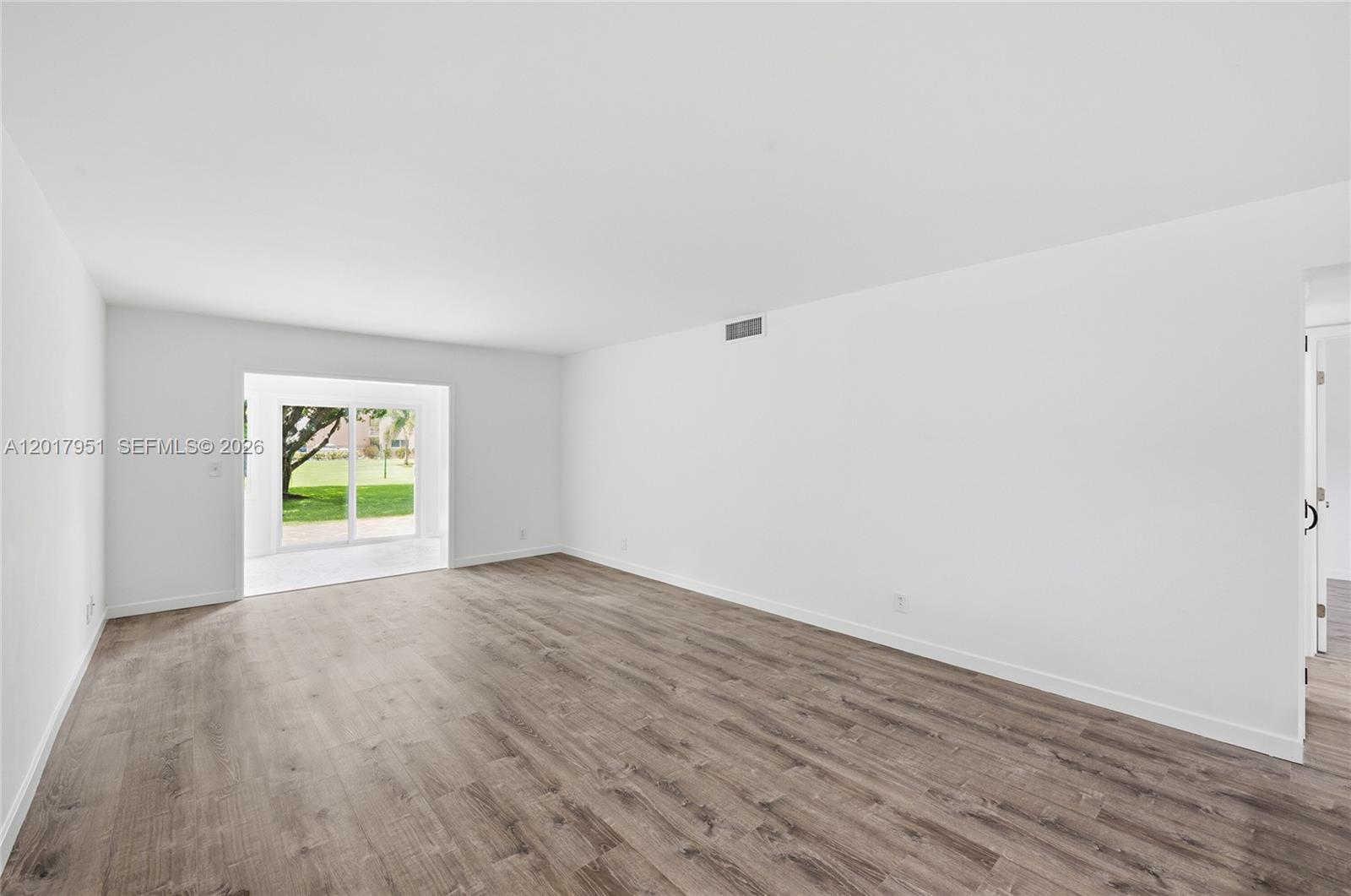 VILLAGE ROYALE FOREST GREE - Residential