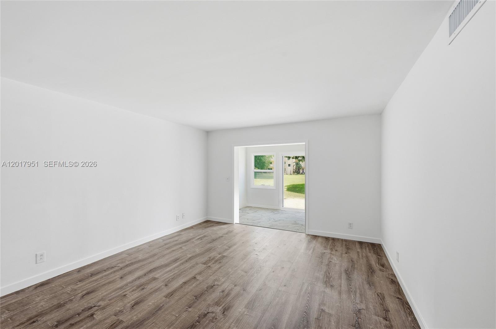 VILLAGE ROYALE FOREST GREE - Residential