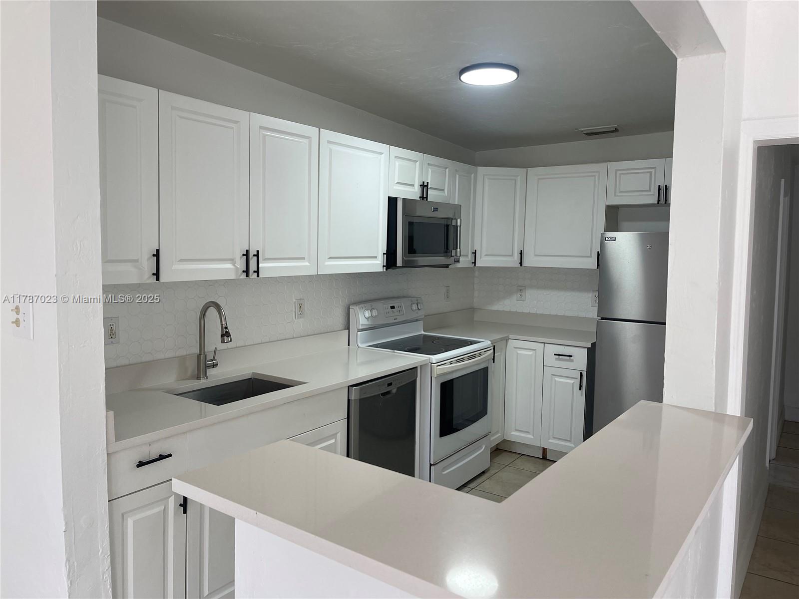 2329 Ne 173rd St Front, North Miami Beach, Miami-Dade County, Florida - 2 Bedrooms  
1 Bathrooms - 
