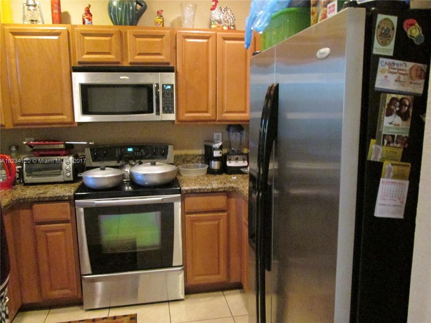 SPACIOUS TOWNHOME IN QUIET, GATED COMMUNITY. BUILT IN '06. CONVENIENT LOCATION CLOSE TO TURNPKIKE, HWY 441 AND UNIVERSITY DRIVE. NICE AMENITIES.