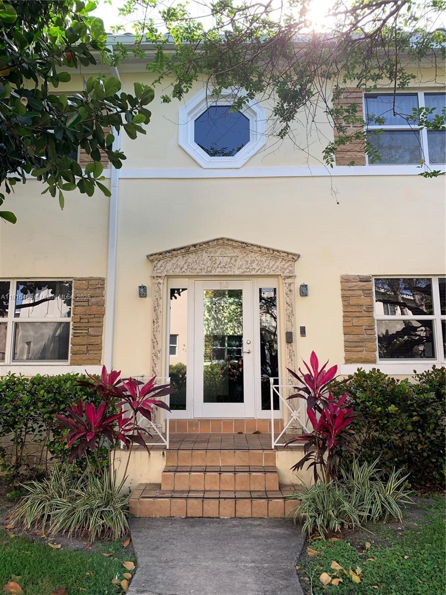 SHORES PLAZA EAST CONDO - Residential