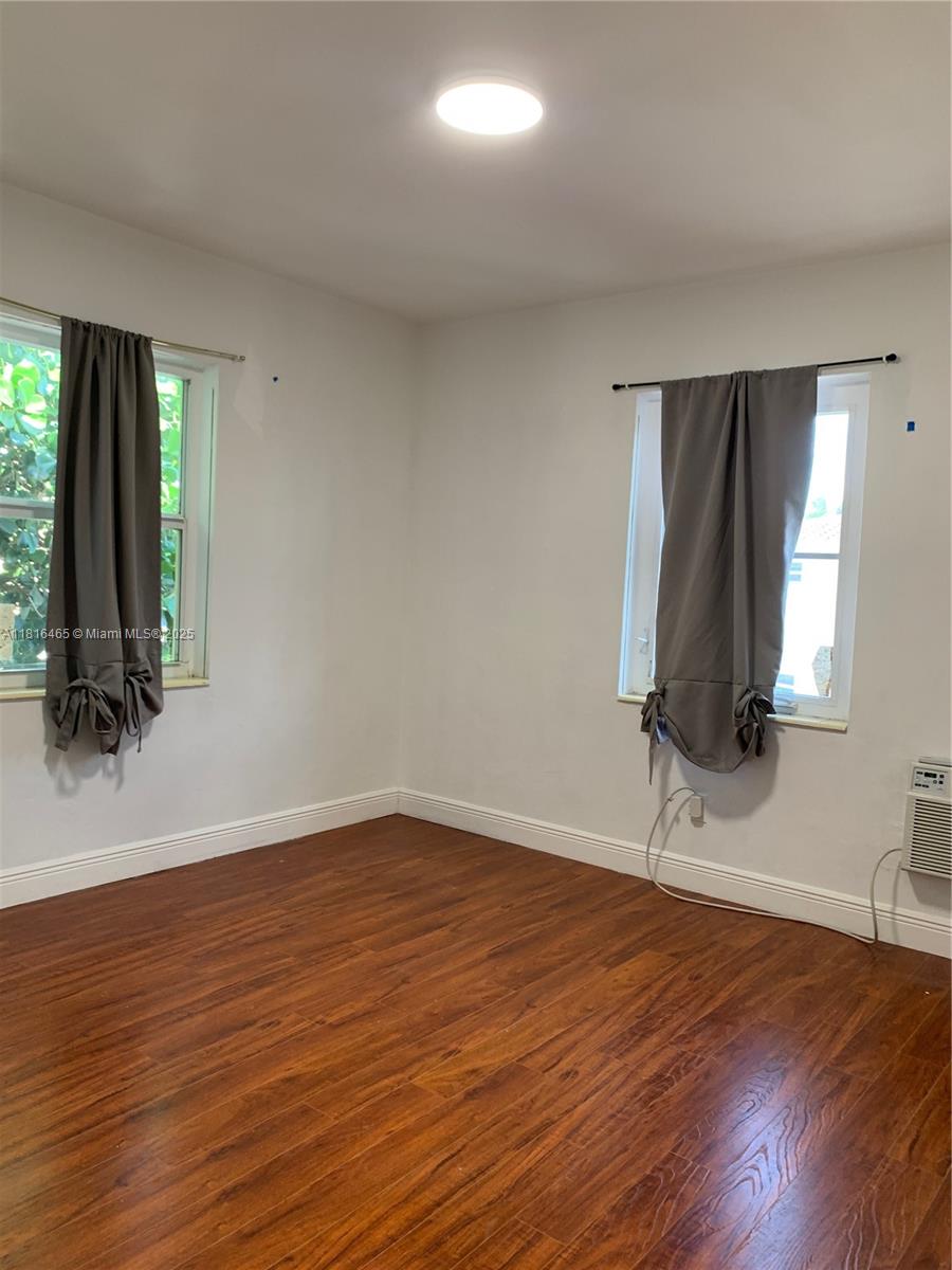 SHORES PLAZA EAST CONDO - Residential