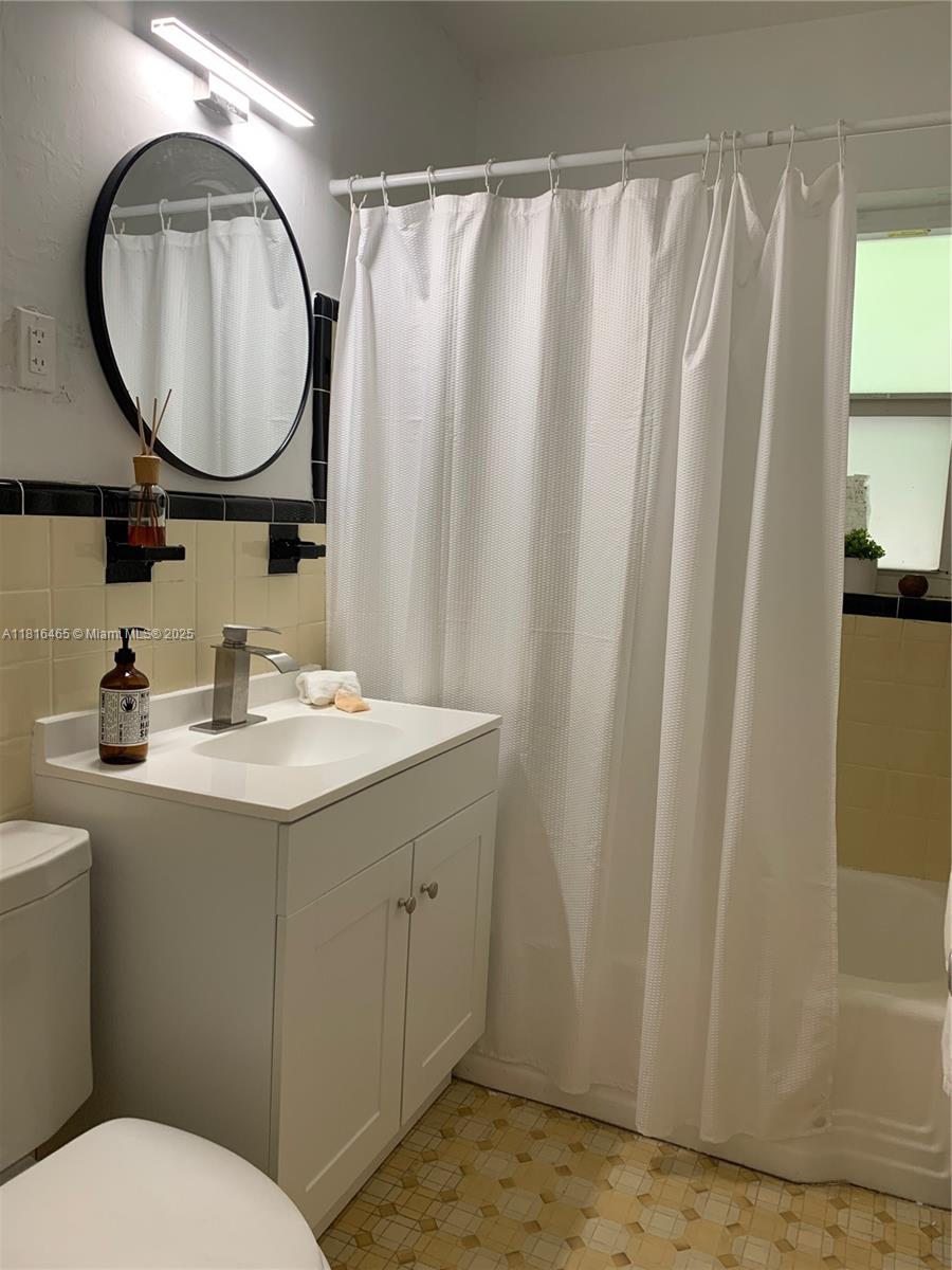SHORES PLAZA EAST CONDO - Residential