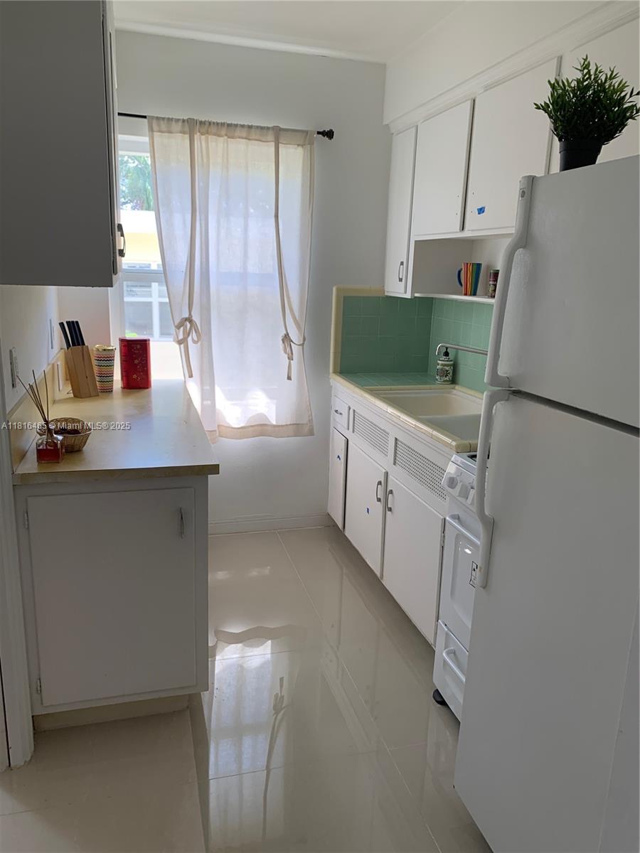 SHORES PLAZA EAST CONDO - Residential