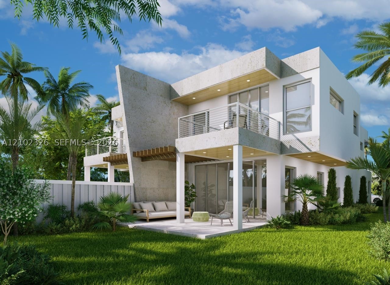 310 SW 14th Ct
