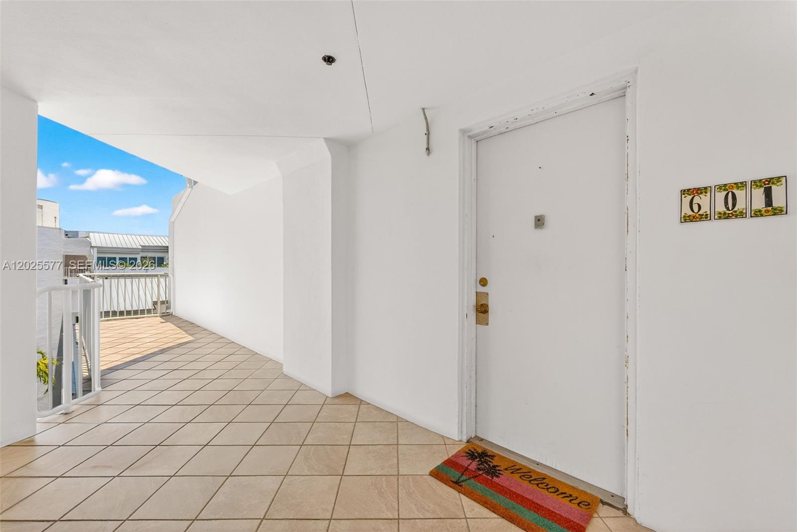 50 Ocean Lane Dr PH601