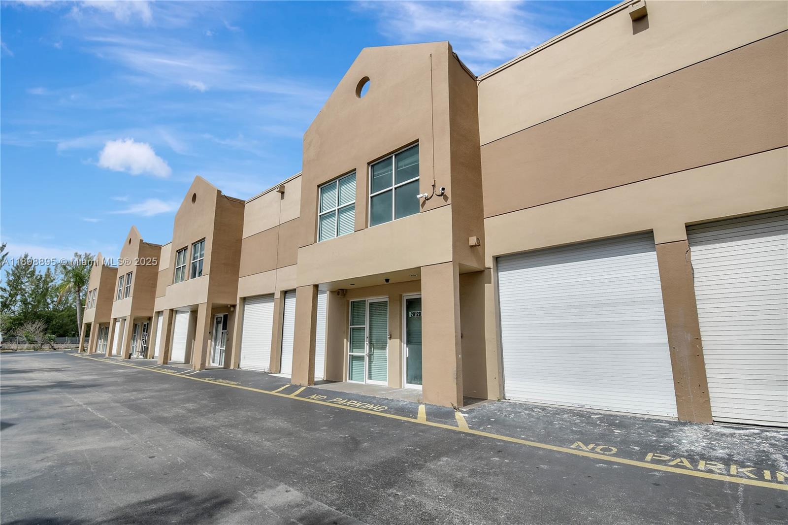 20129 NE 16th Pl, Miami, FL, 33179/$685,000 3 20129 NE 16th Pl