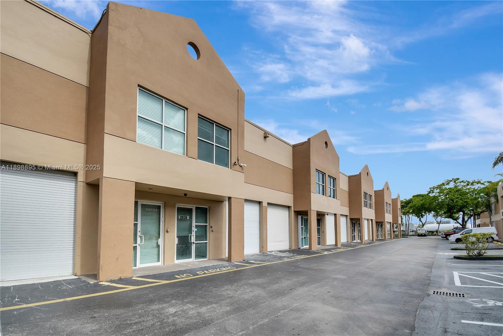20129 NE 16th Pl, Miami, FL, 33179/$685,000 4 20129 NE 16th Pl