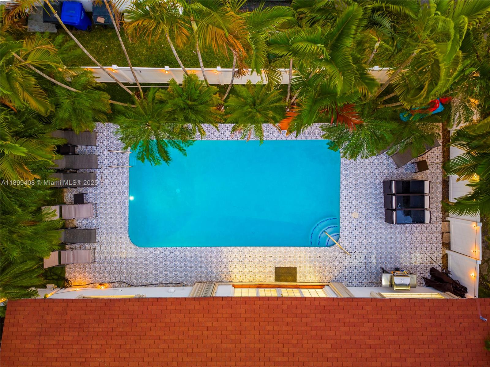 COUNTRY CLUB HOMES - Residential